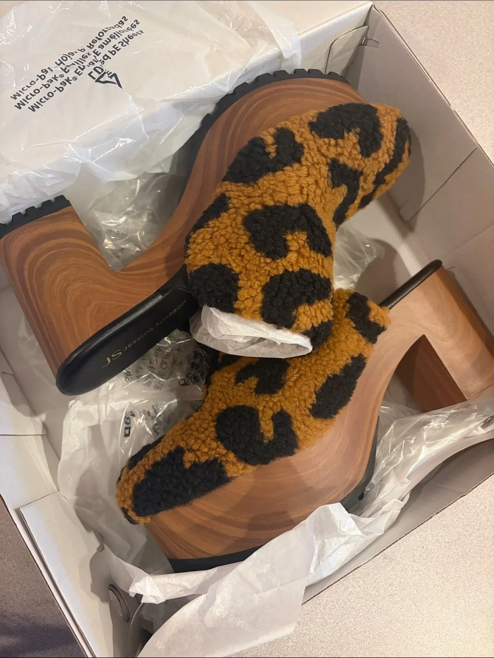 NWT Jessica Simpson Leopard Faux-Shearling Platform Mules size 10